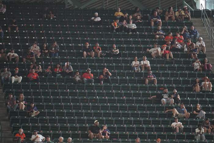 Sparse crowd, empty seats greet .500 Astros for wild-card opener vs White Sox