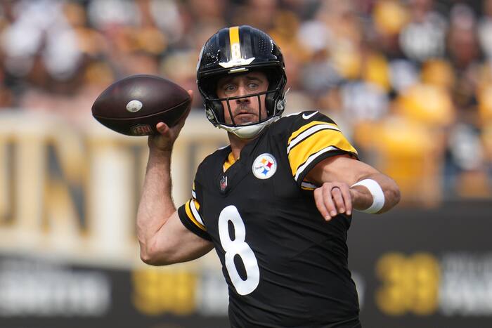 Aaron Rodgers outduels Joe Burrow as the Steelers edge the Bengals 30-27 on a late Boswell kick