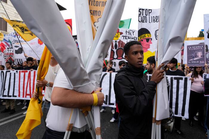 Italy Sends Hundreds of Soldiers to Milan Ahead of Protests Across Europe