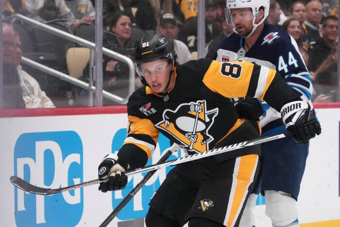 Penguins forward Kindel hospitalized after in-flight medical emergency