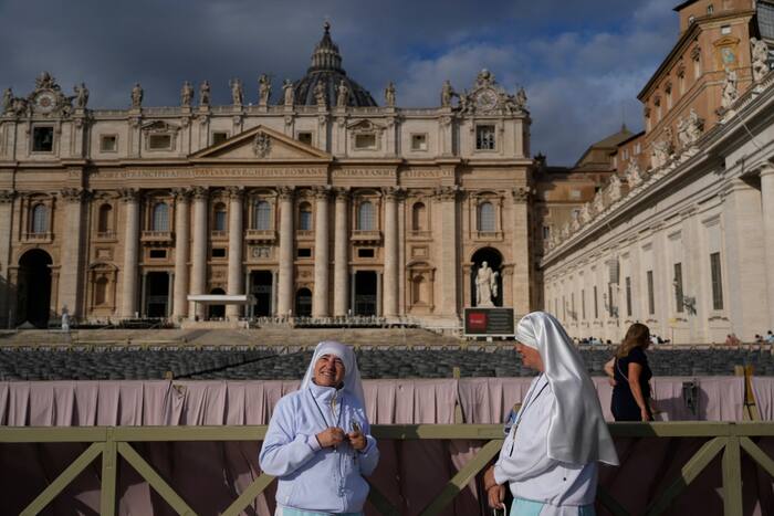Pope Leo XIV returns to Vatican after lung cancer surgery