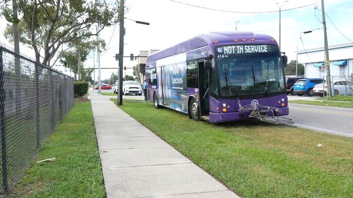 Crash on Colonial Drive in Orlando leads to 16 people injured