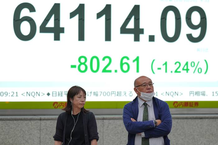Asian Shares Mostly Fall as AI Stocks Drive Wall Street Rebound