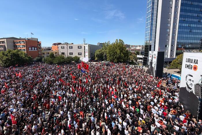 Protests against war crimes verdicts add pressure on Kosovo’s government