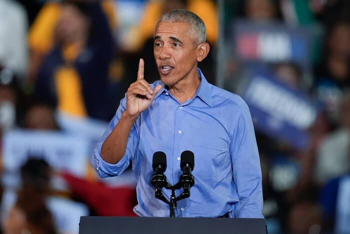 Obama campaigns for Ohio and Michigan Democrats before election