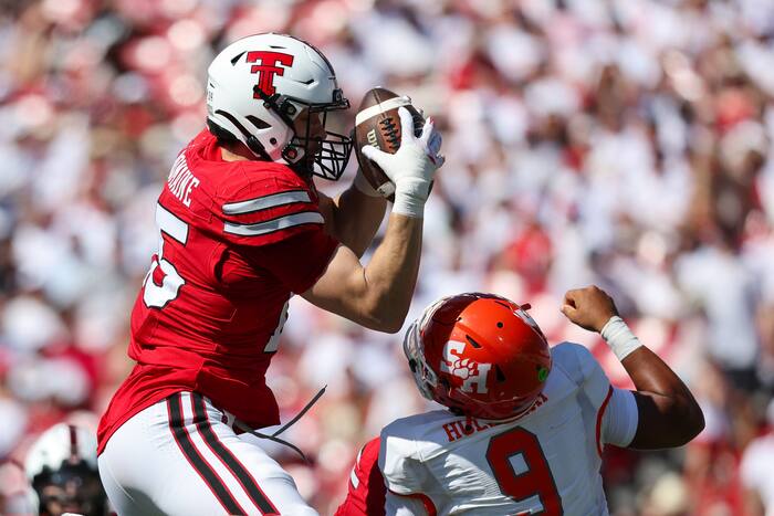 Double pick-6s: Texas Tech LB Austin Romaine returns 2 interceptions for TDs on consecutive passes