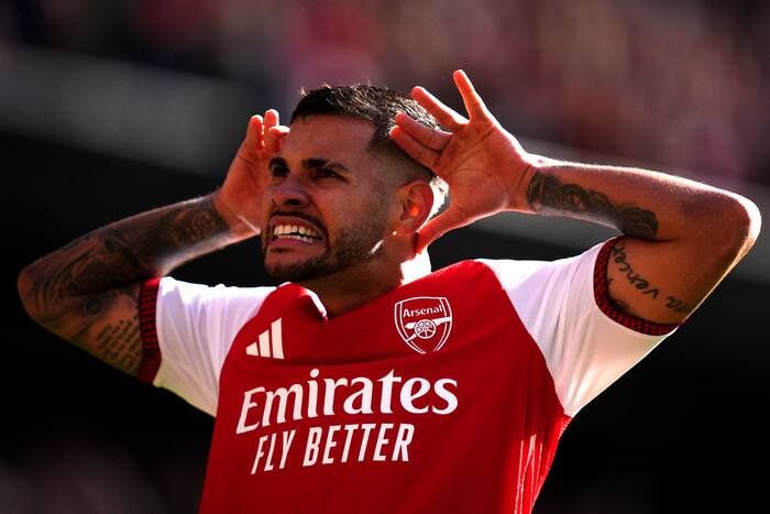 Arsenal beats Leeds as Guimarães scores on home debut