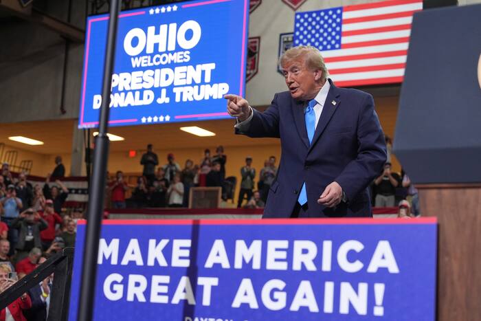 Trump uses disaster relief as campaign topic amid hurricane threat