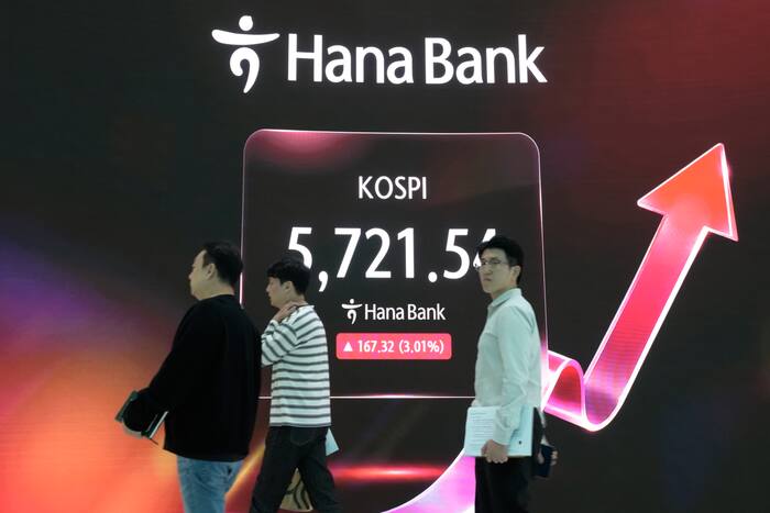 Stocks Rebound After Tech Sell-Off as Indonesia Downgrade Looms