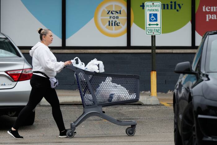 US inflation forecast to worsen in September on gas prices