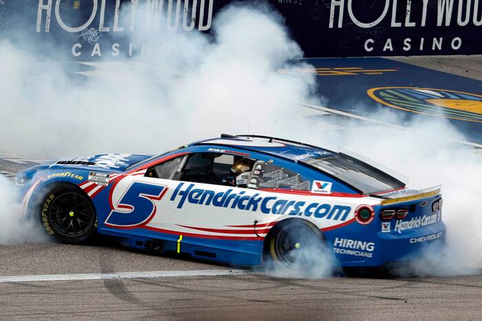 Larson leads NASCAR playoffs heading to Phoenix with Briscoe surging