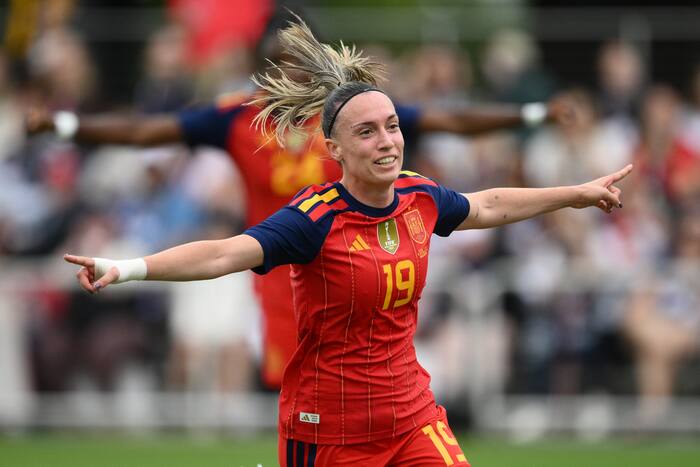 Spain beats USA 2-0 in top-ranked women's soccer clash
