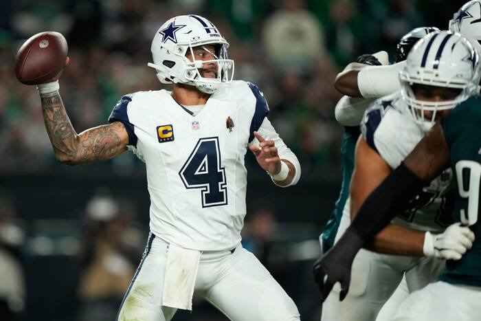 Cowboys beat Eagles 38-21 to hand Philadelphia fifth straight loss
