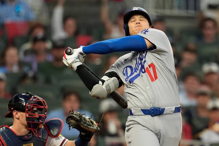 Ohtani struggles but Dodgers advance past Braves