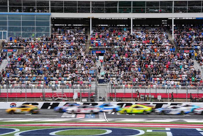 Briscoe wins second straight playoff race at Charlotte