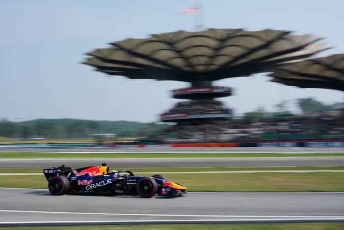 Heavy rain delays start as F1's Bahrain GP takes place in Malaysia