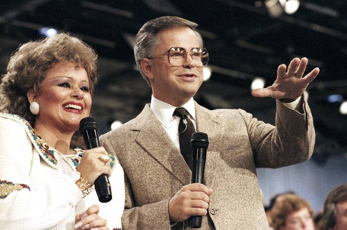 Jim Bakker, PTL Club Televangelist and Empire Builder, Dies at 86