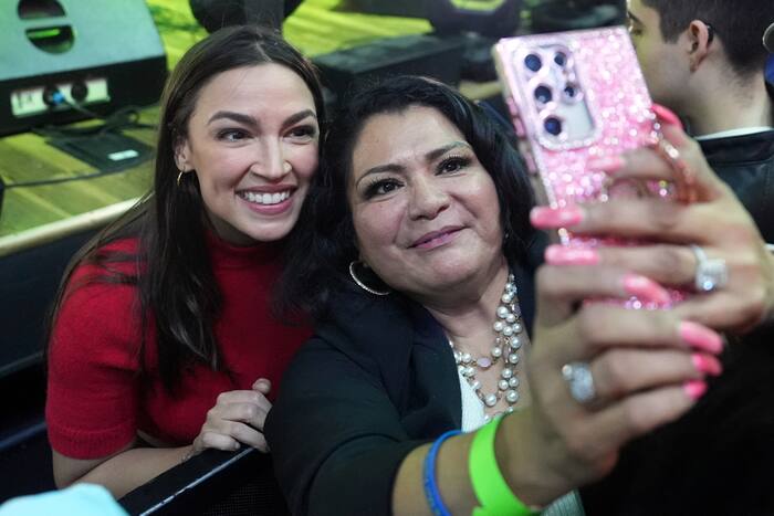 AOC campaigns for progressive Democrats before midterm elections