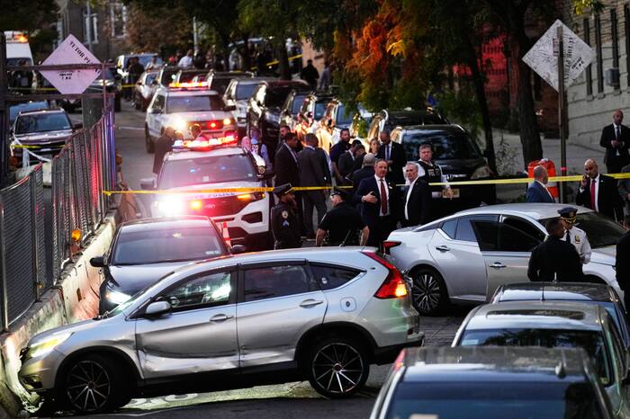 Immigration officer shoots man during arrest in New York City