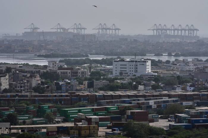 Pakistan Factory Workers Swelter as Global Brands Miss Heat-Safety Goals