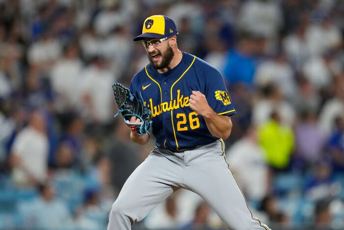 Brewers' dominant bullpen carries them to World Series