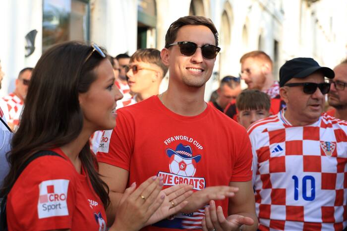 US newlyweds tour Croatia after wedding photo hijacked by fans