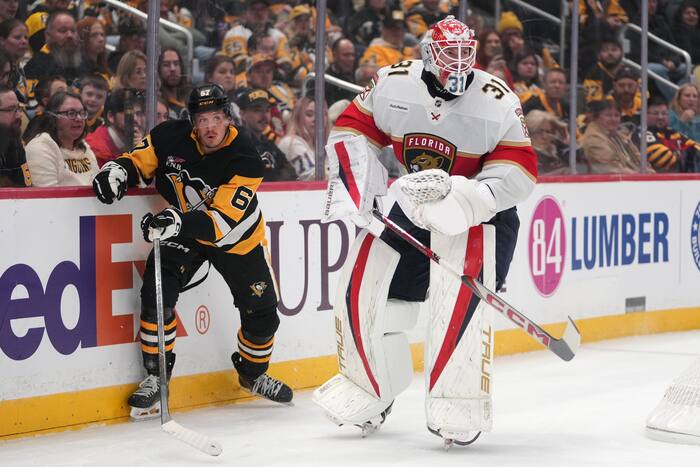 Florida Panthers rookie becomes tallest NHL goaltender
