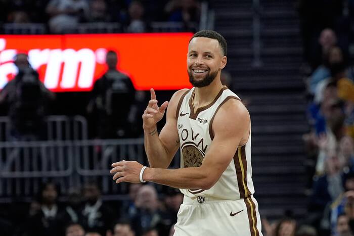 Stephen Curry and Warriors agree to 2-year contract extension worth $116 million, AP source says