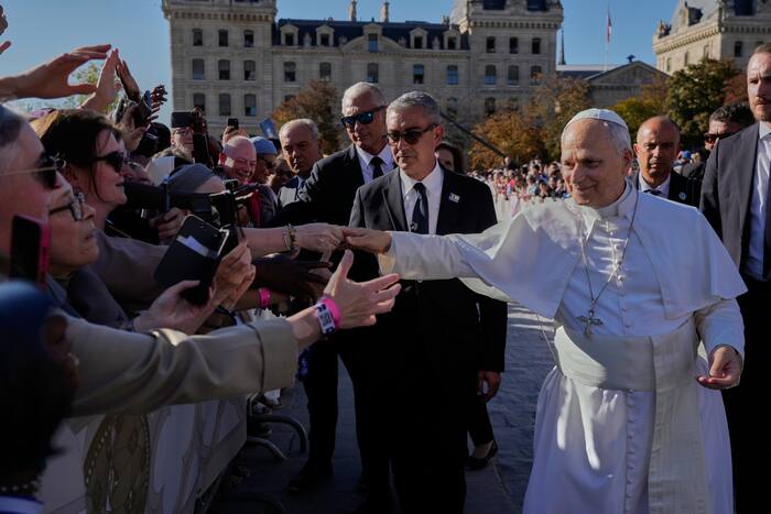 El Papa León finaliza su gira por Francia pidiendo a Europa que elimine el “deseo de dominación” que impulsa las guerras actuales.