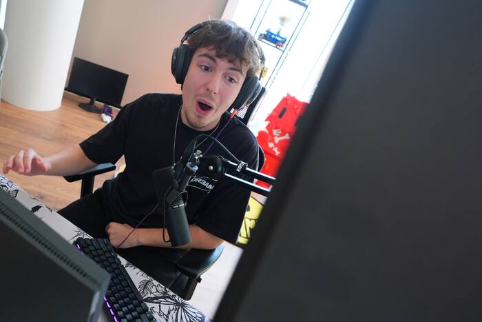Fortnite pro gives computers to young gamers via new fund