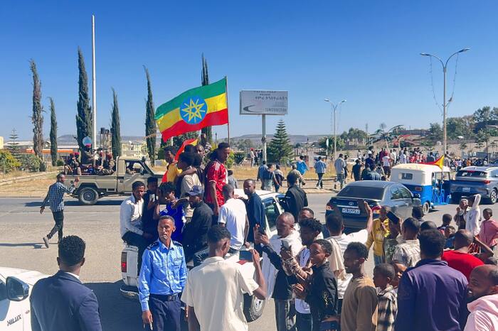 Tigray rebels urged to disarm as commander vows to fight on