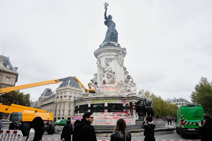 French authorities ban protests after weekend looting and clashes