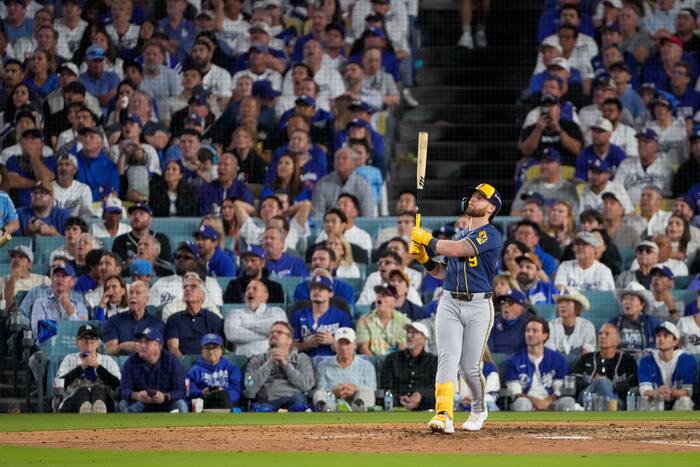 Bauers' late homer puts Brewers one win from World Series