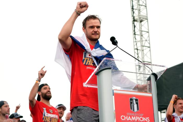 Florida Panthers captain Barkov out six to eight weeks