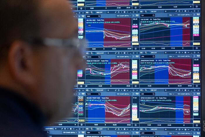 Asian Shares Mixed, Oil Prices Fall After Choppy Day on Wall Street