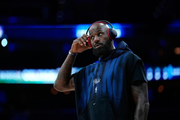 LeBron James makes 76ers debut in preseason game