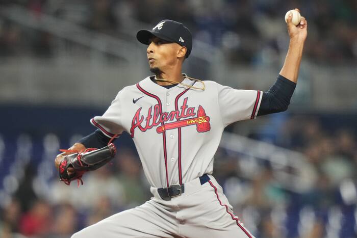 Braves pick Kerr to start playoff game against Phillies