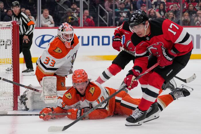 Devils beat Ducks 4-1 with early goals from Gritsyuk and Hischier