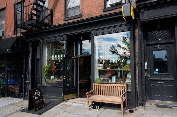 Kelly Clarkson disputes Brooklyn store over customer service