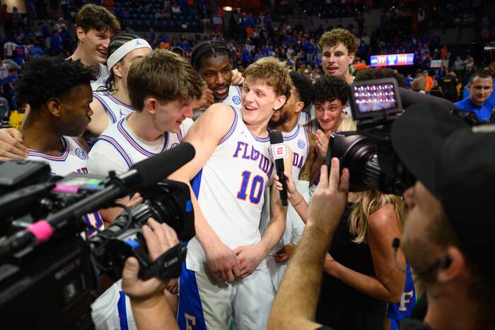 Florida tops preseason AP college basketball poll