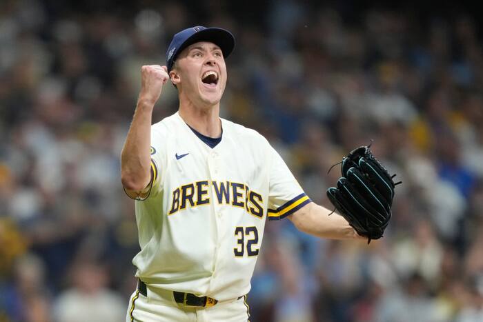 Padres foul pitches out, chase Brewers starter Misiorowski