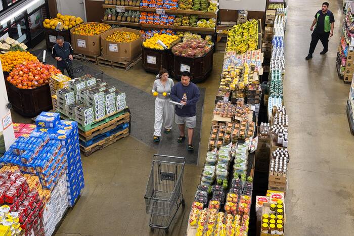 Trump claims strong economy as inflation persists ahead of midterms