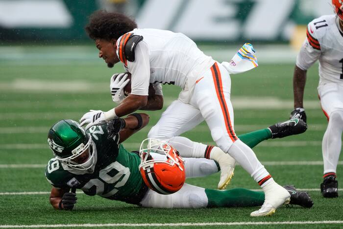 Browns rookie Concepcion ruled out after Jets hit
