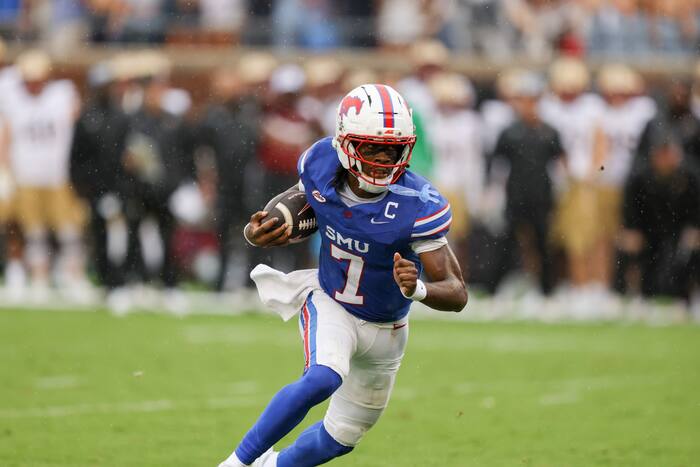 Kevin Jennings accounts for 3 TDs as No. 21 SMU holds off Boston College 25-16