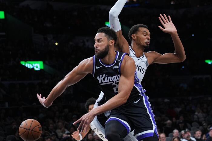 Kings guard Ben Simmons tears Achilles tendon in practice