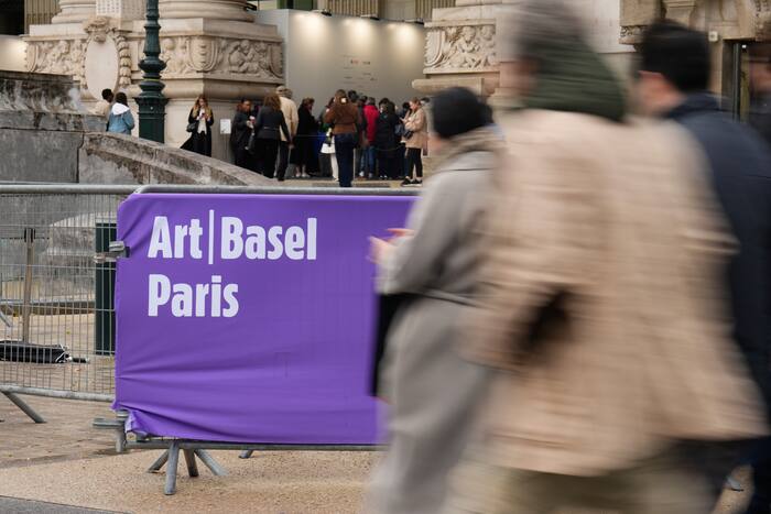 Paris Closes Museums as Police Deploy for New France Protests