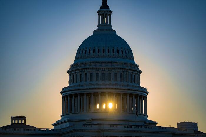 Illinois man charged with mailing powder to Congress members