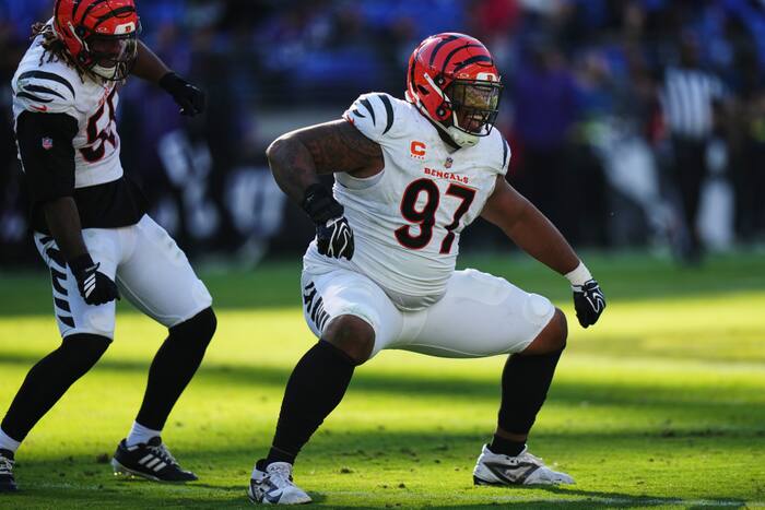 Bengals beat Ravens 35-13 behind Burrow's four touchdown passes