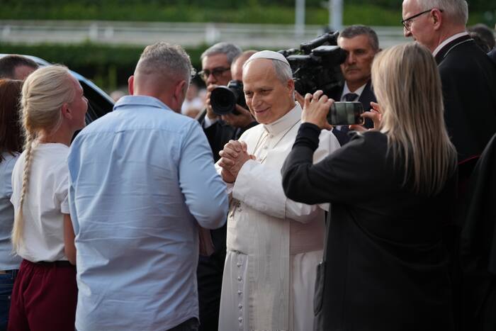 Faithful Gather to Welcome Pope Leo XIV Back for Sunday Blessing After Cancer Surgery