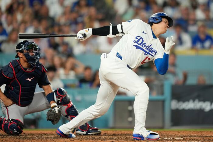Roberts moves struggling Ohtani to No. 5 in Dodgers lineup